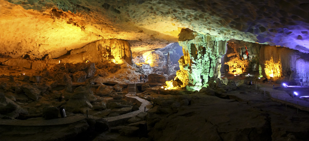Panoramic view of the interior of Sung Sot Cave