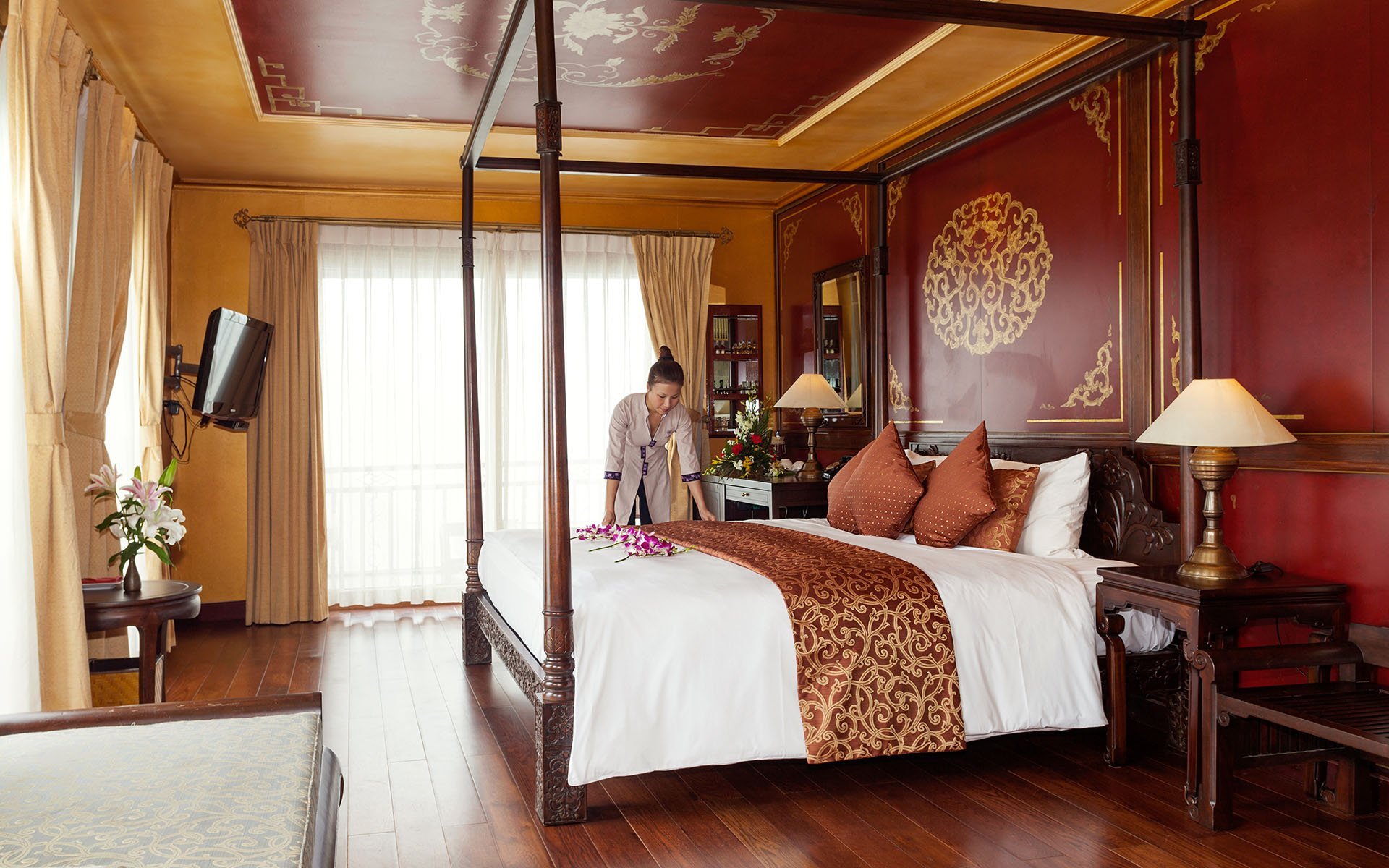 Heritage Line Violet Cruise Room