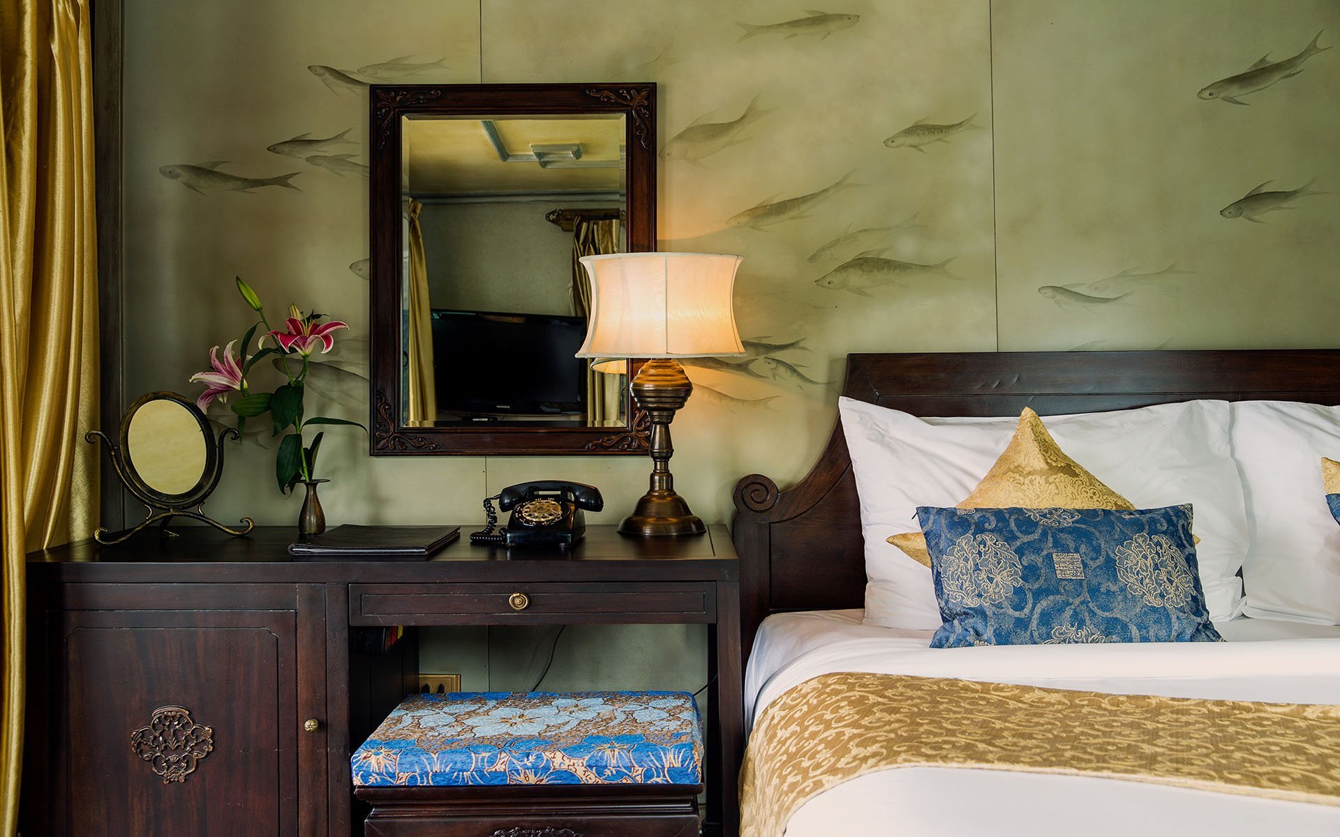 Heritage Line Violet Cruise Room