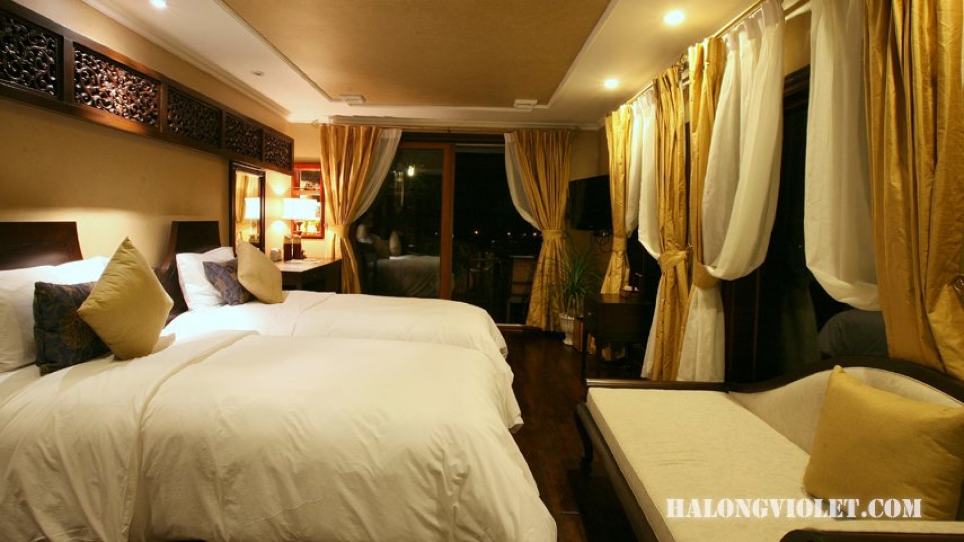 Heritage Line Violet Cruise Room