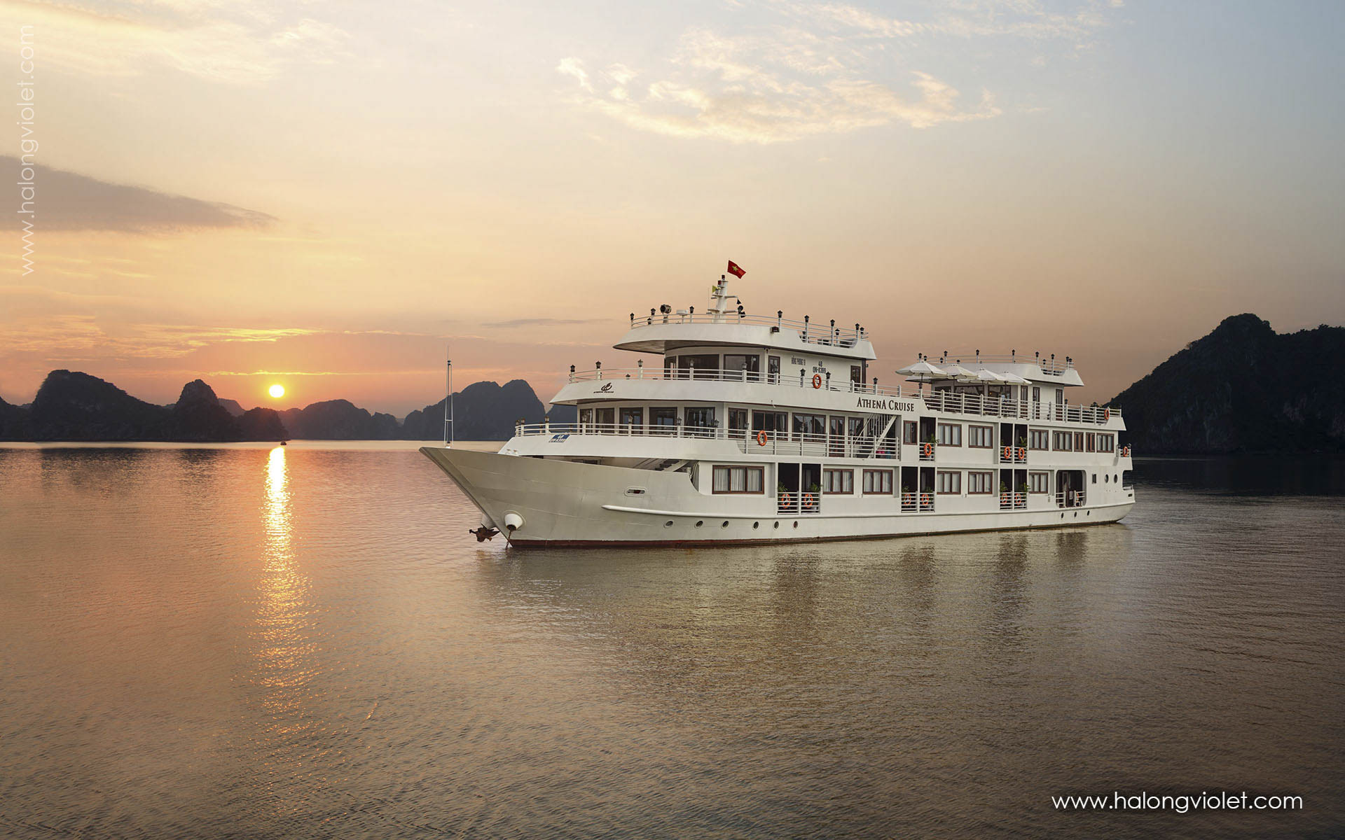 Athena Luxury Cruise in Halong Bay