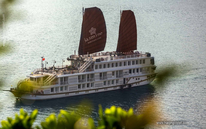 Halong Jasmine on Halong Bay