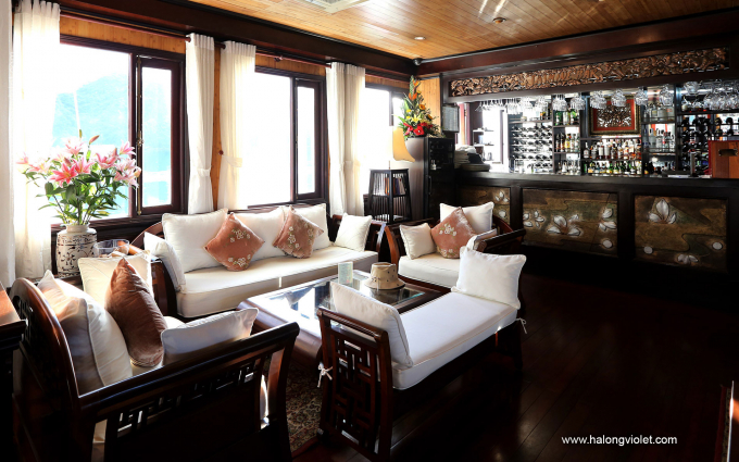 Bar on Halong Jasmine